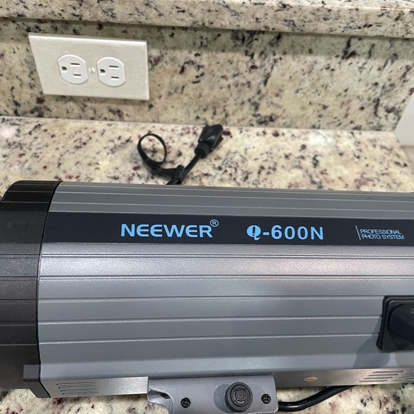 Photo Light Newer 600 Plus Tripod Stand - Picture 15 of 16